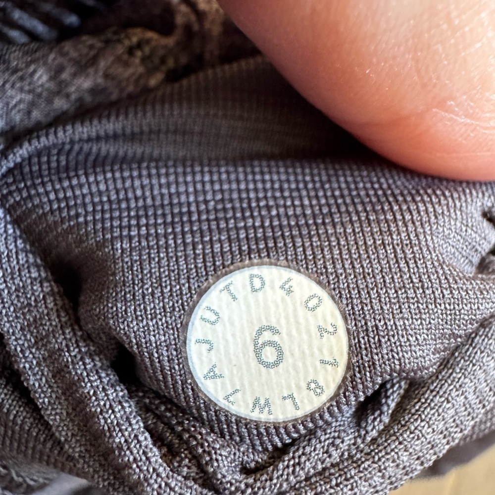 Lululemon Hotty Hot Short II *Long 4"-Heather Lux- Size 6 - Picture 8 of 8